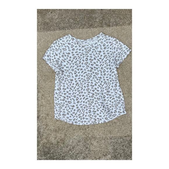 Old Navy Shirt Women Size Medium Gray Leopard Everywear Short Sleeve Blouse - Picture 1 of 4